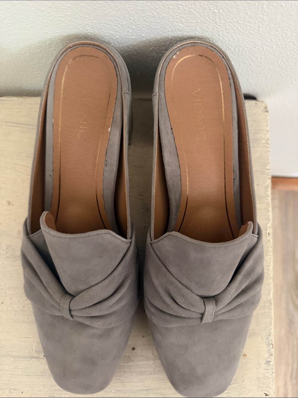 Vionic Knot-Detail Slip-On Block Heel Mules - Picture 2 of 10